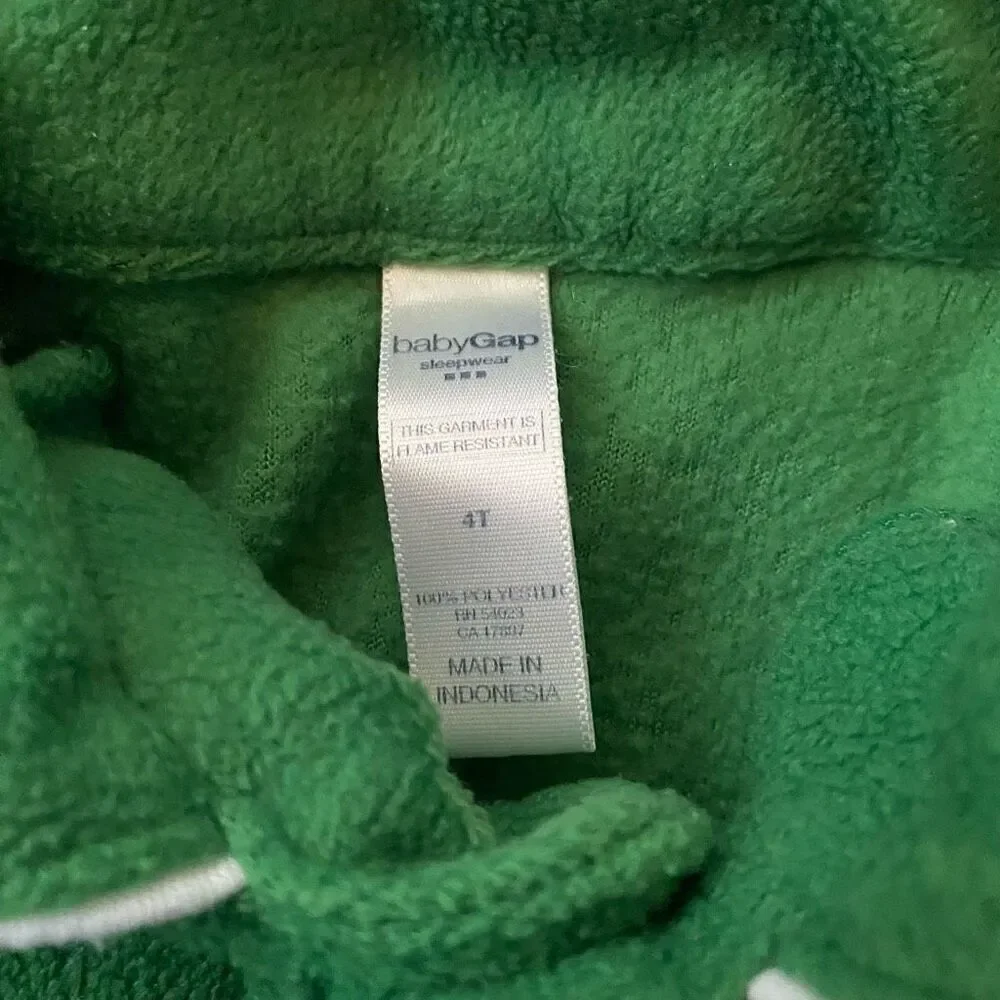 Baby Gap boys 4T 2 piece sleepwear set green